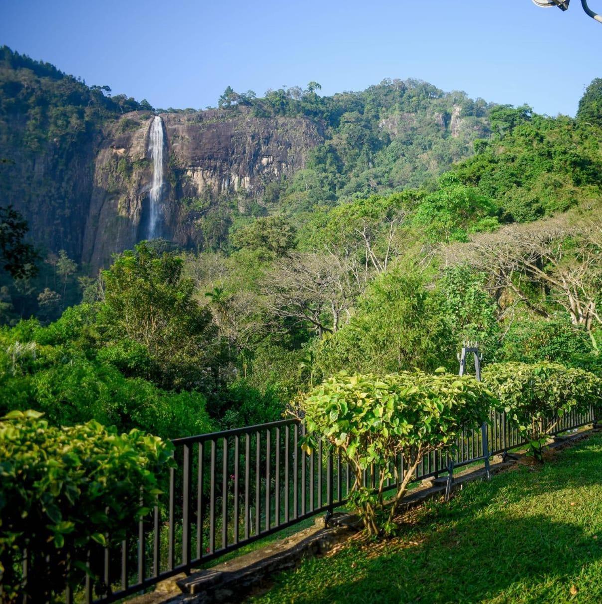 Diyaluma Falls Inn Koslanda Esterno foto